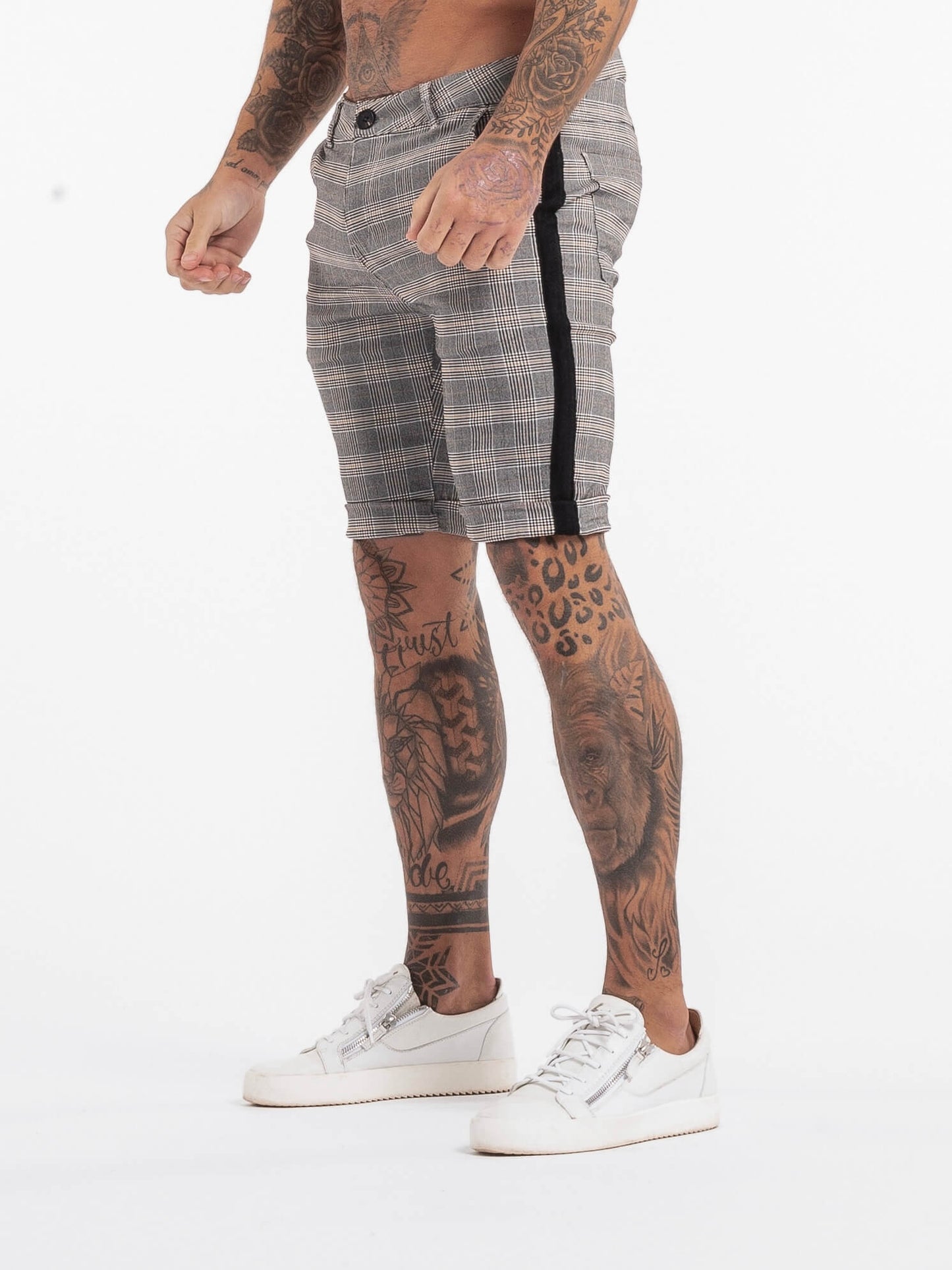 Stylish Michèllo jeans trousers and shorts in various sizes, colors, and styles for men, including class, ripped designs, and summer shorts.