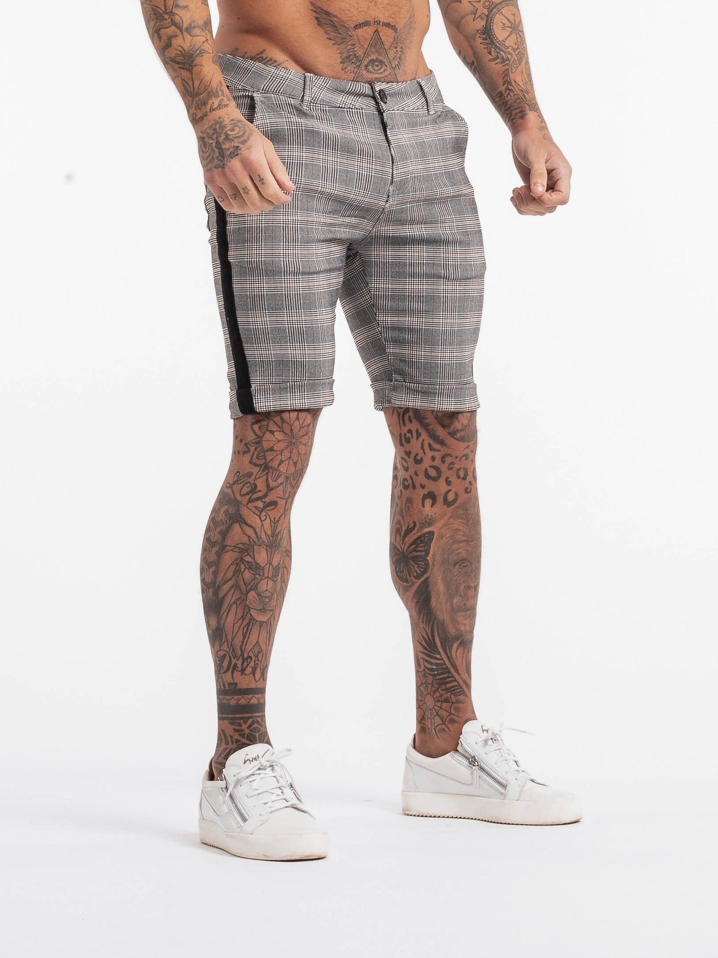 Stylish Michèllo jeans trousers and shorts in various sizes, colors, and styles for men, including class, ripped designs, and summer shorts.
