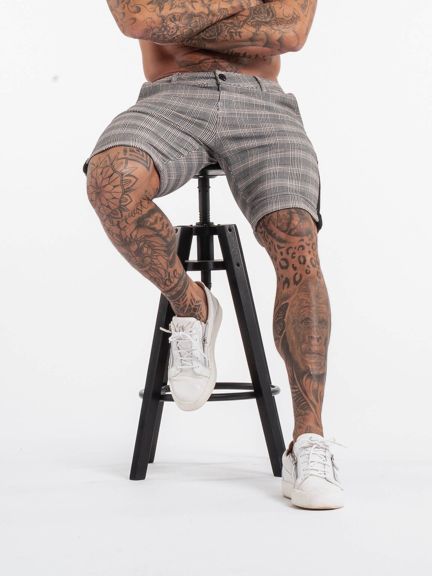 Stylish Michèllo jeans trousers and shorts in various sizes, colors, and styles for men, including class, ripped designs, and summer shorts.