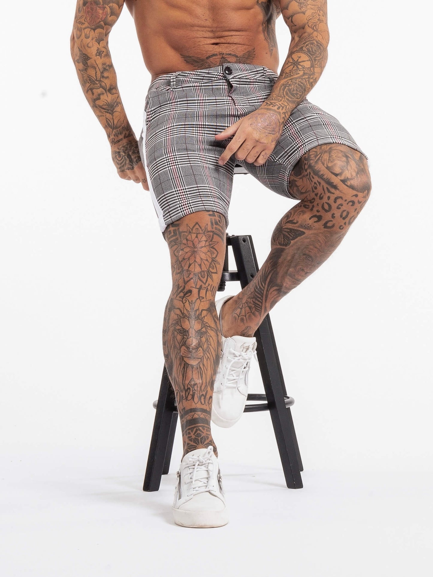 Stylish Michèllo jeans trousers and shorts in various sizes, colors, and styles for men, including class, ripped designs, and summer shorts.