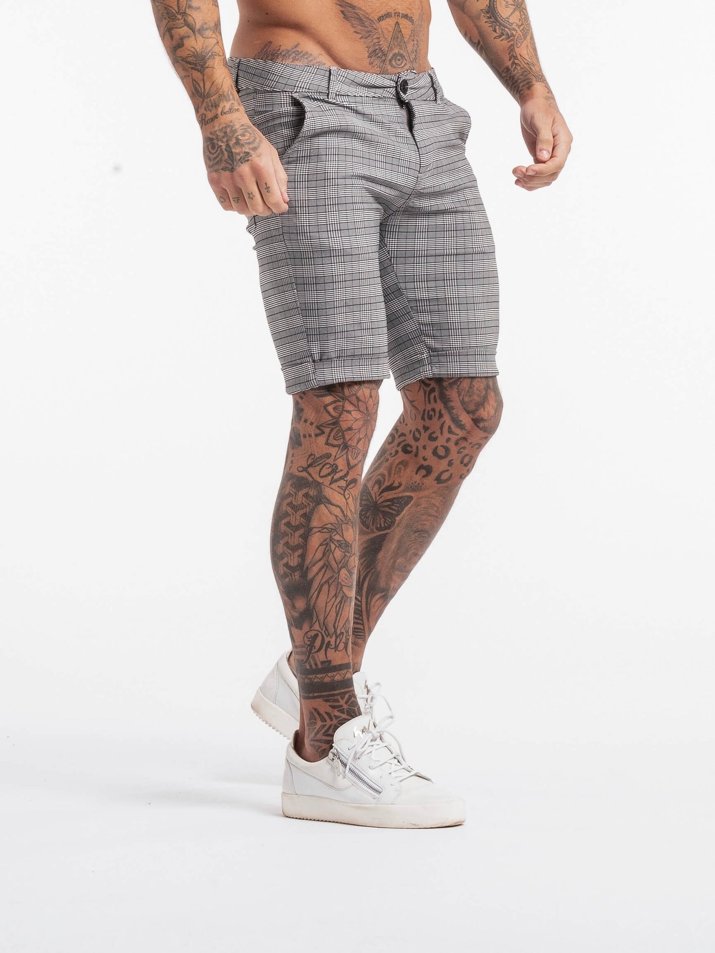 Stylish Michèllo jeans trousers and shorts in various sizes, colors, and styles for men, including class, ripped designs, and summer shorts.
