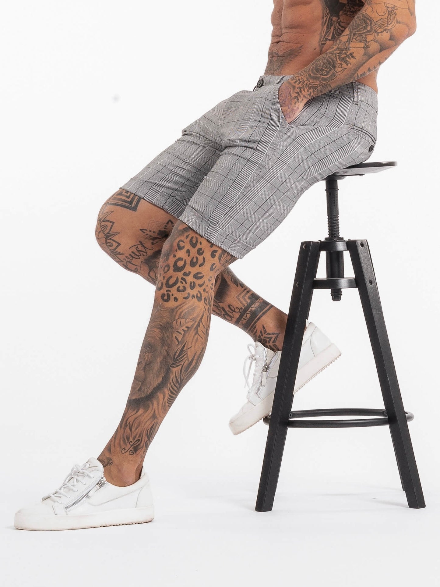Stylish Michèllo jeans trousers and shorts in various sizes, colors, and styles for men, including class, ripped designs, and summer shorts.