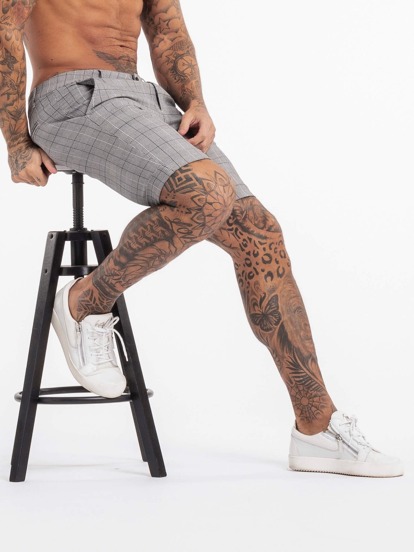 Stylish Michèllo jeans trousers and shorts in various sizes, colors, and styles for men, including class, ripped designs, and summer shorts.