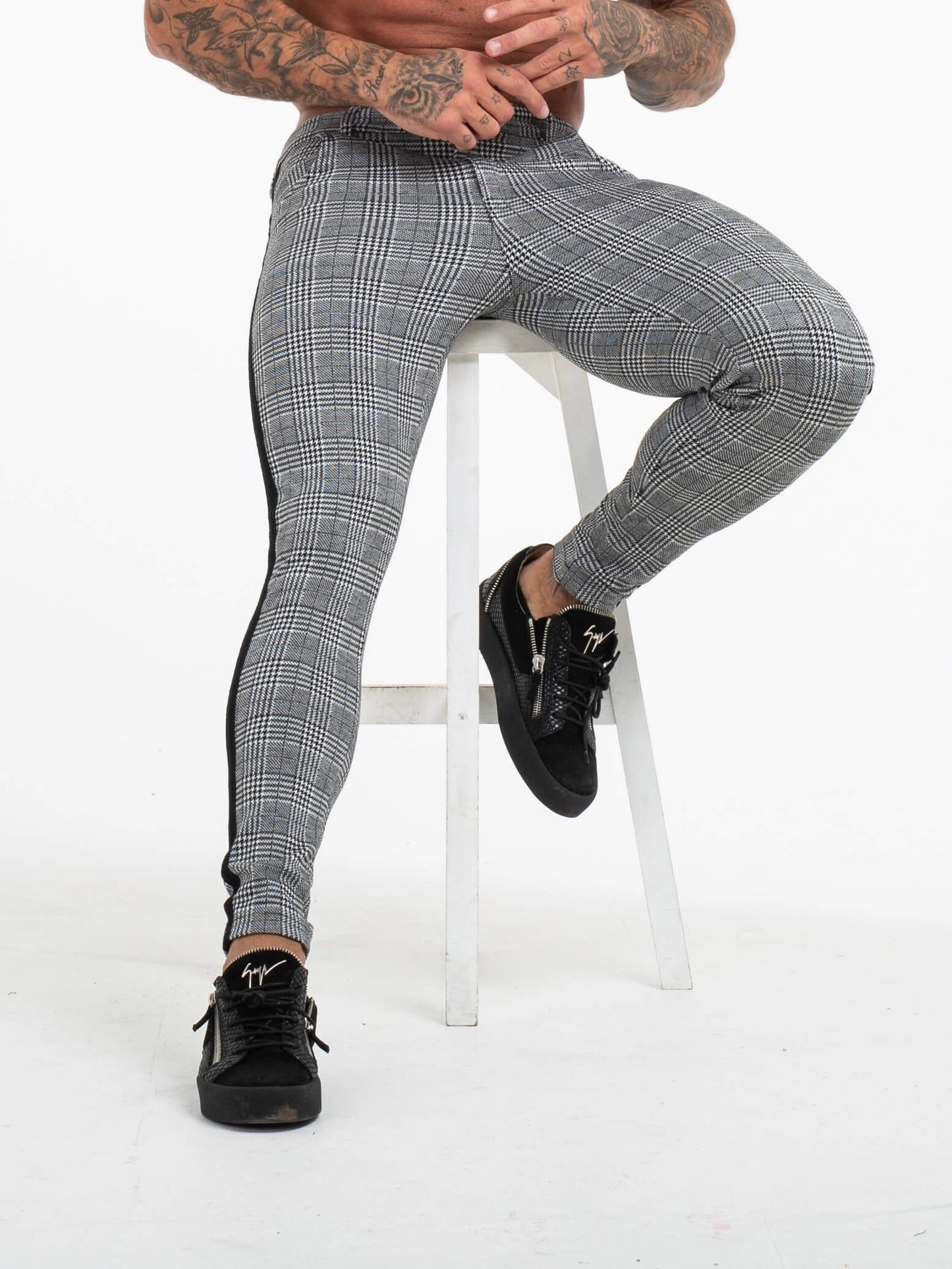 Stylish Michèllo jeans trousers and shorts in various sizes, colors, and styles for men, including class, ripped designs, and summer shorts.