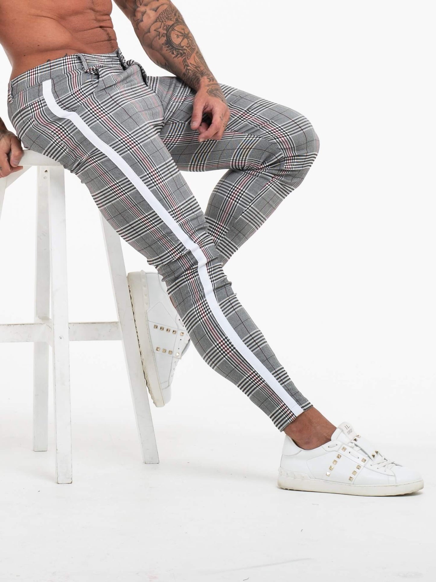 Stylish Michèllo jeans trousers and shorts in various sizes, colors, and styles for men, including class, ripped designs, and summer shorts.