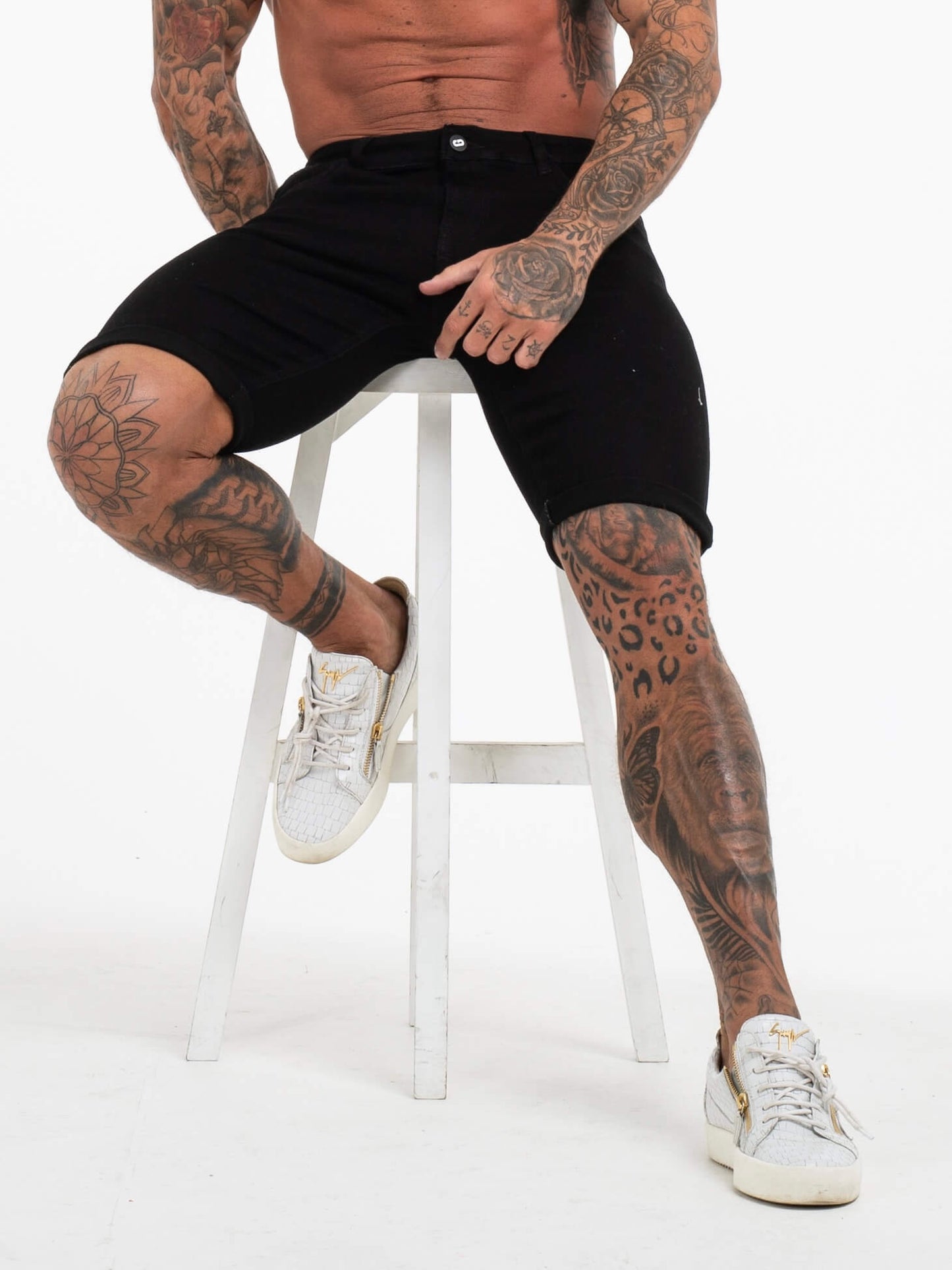 Stylish Michèllo jeans trousers and shorts in various sizes, colors, and styles for men, including class, ripped designs, and summer shorts.