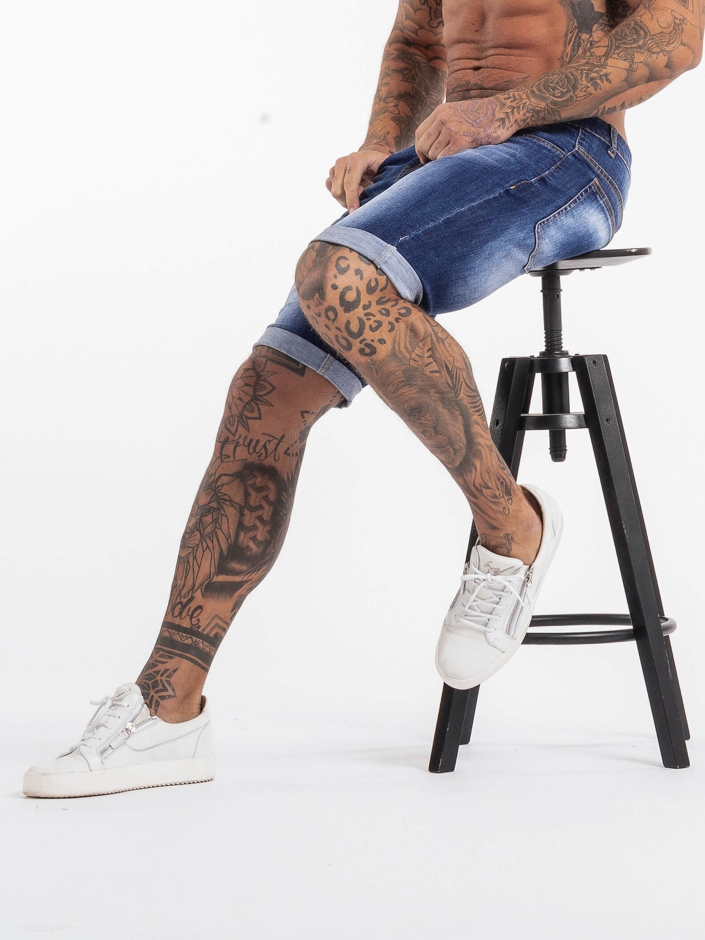 Stylish Michèllo jeans trousers and shorts in various sizes, colors, and styles for men, including class, ripped designs, and summer shorts.