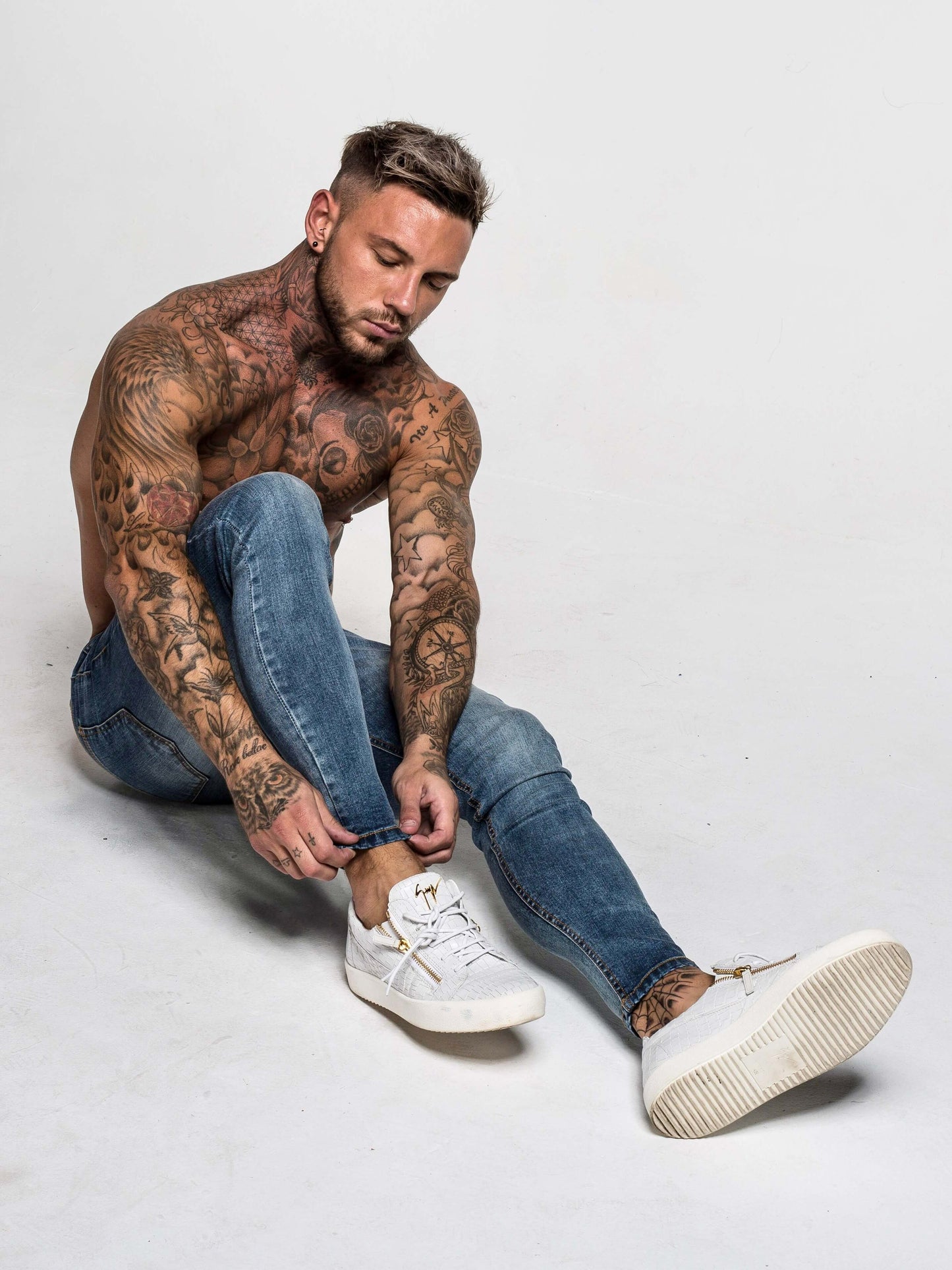 Stylish Michèllo jeans trousers and shorts in various sizes, colors, and styles for men, including class, ripped designs, and summer shorts.