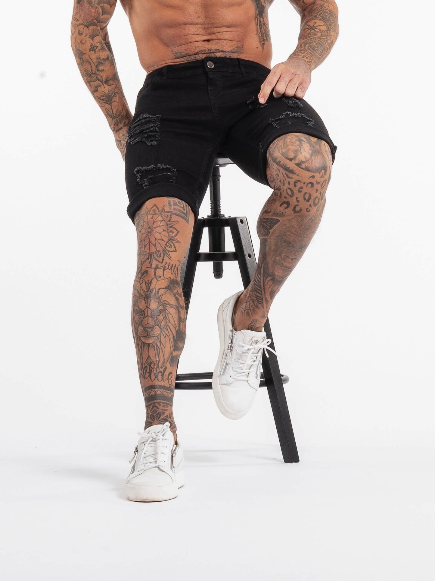 Stylish Michèllo jeans trousers and shorts in various sizes, colors, and styles for men, including class, ripped designs, and summer shorts.