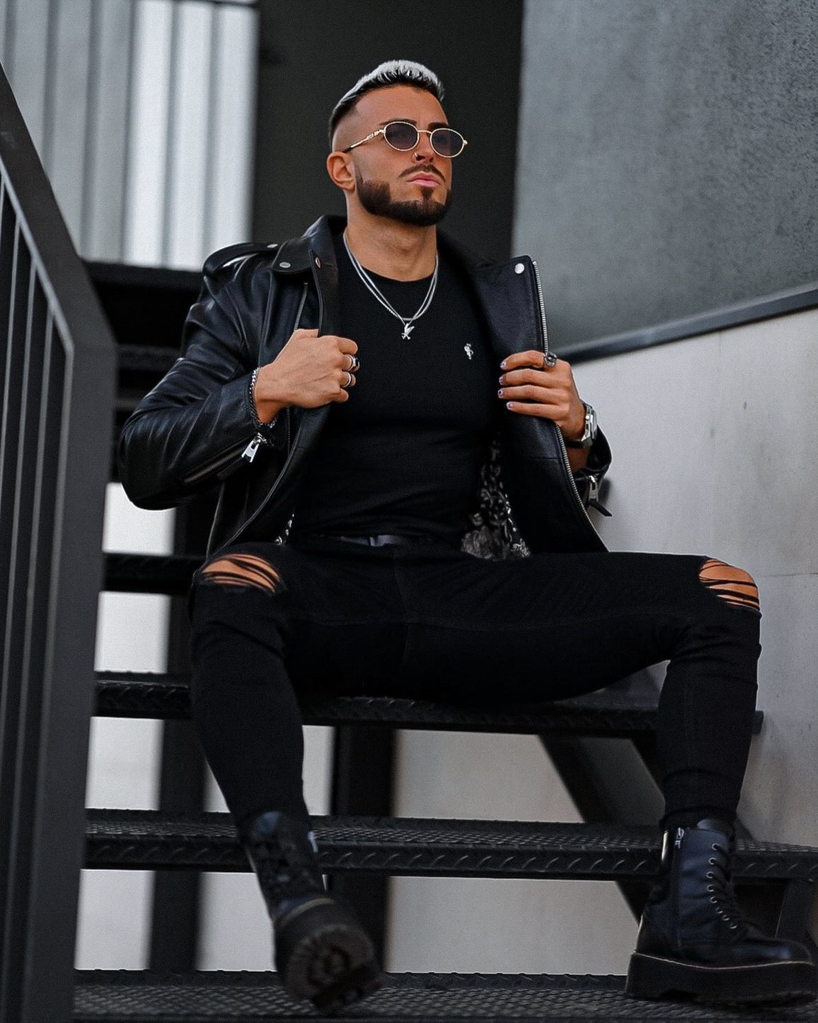 The Antonio Ripped Knee Jeans - Black
