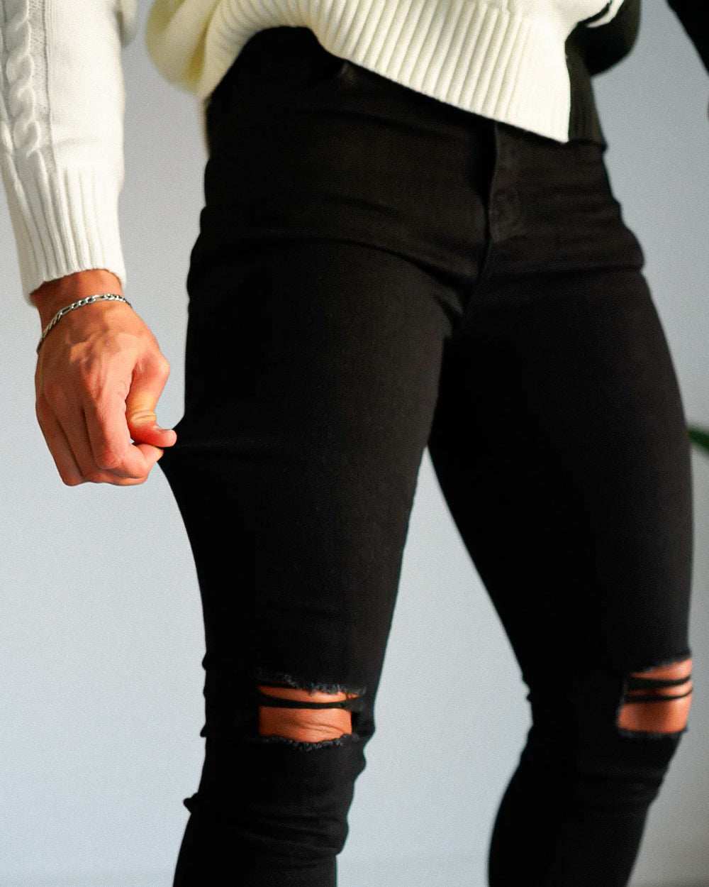 The Antonio Ripped Knee Jeans - Black