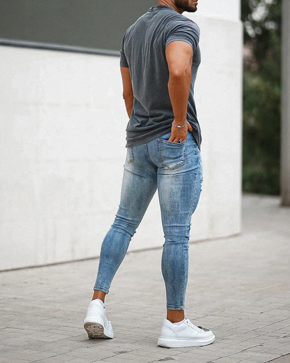 THE VITTORIO RIPPED JEANS - WASHED BLUE