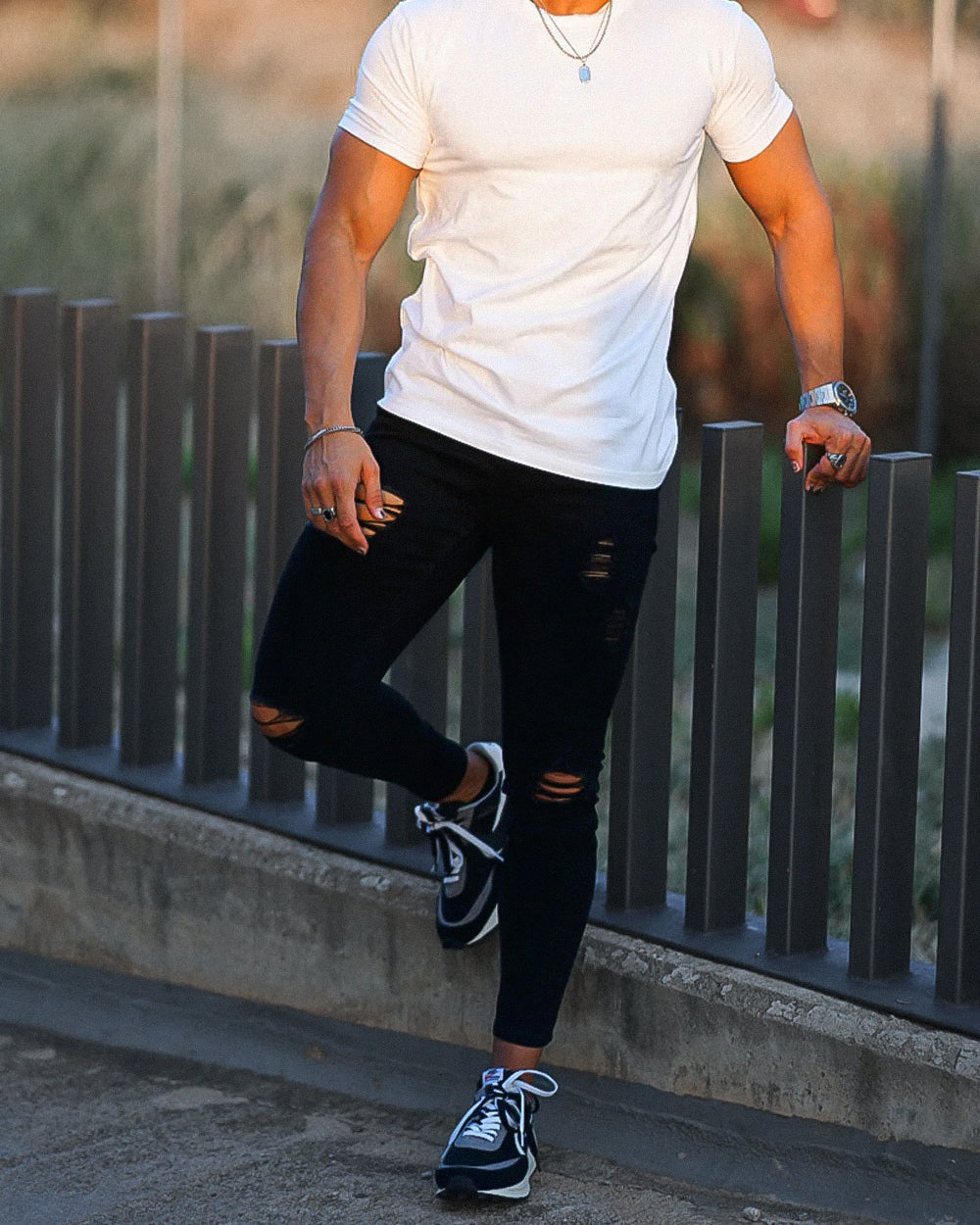 THE VITTORIO RIPPED JEANS - BLACK