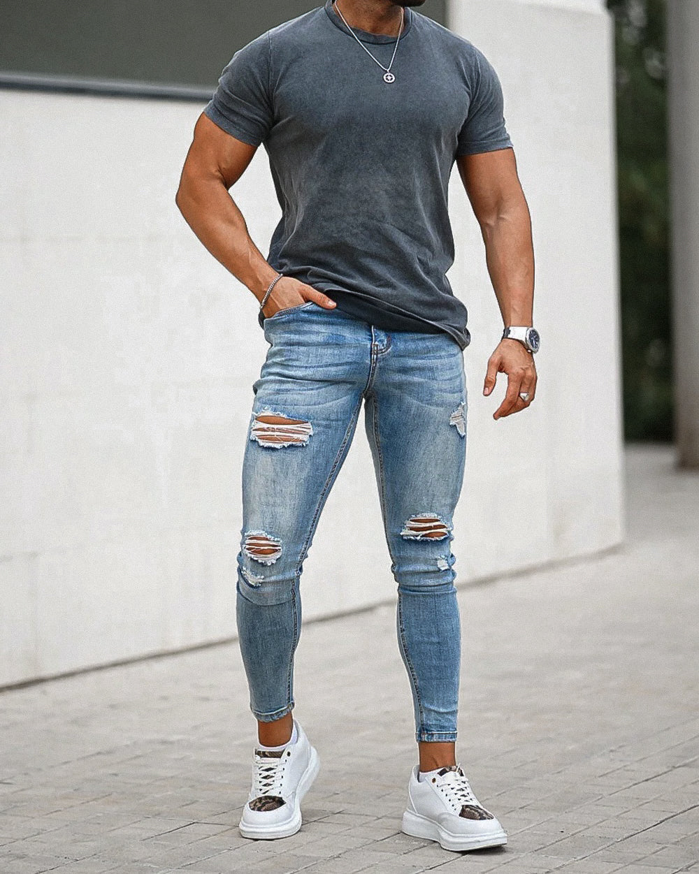 THE VITTORIO RIPPED JEANS - WASHED BLUE